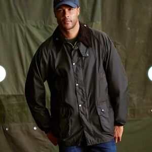 BARBOUR WAXED WATERPROOF MENS JACKET W TARTAN LINING!!!! New! Size 52